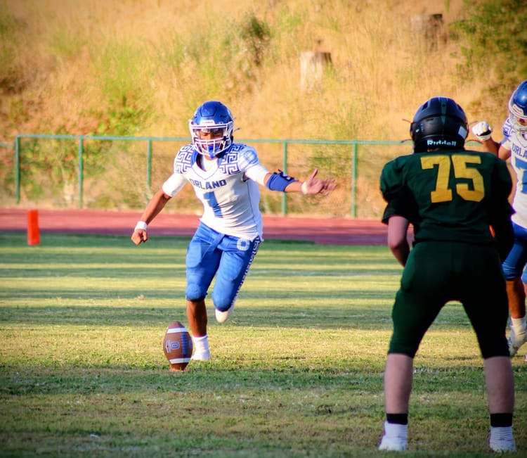 Trojan sports roundup: Football wins a squeaker, volleyball dominates